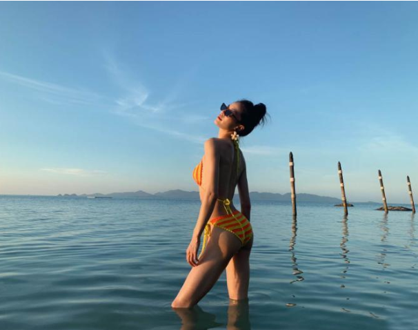 冯小刚■被冯小刚捧红，成龙接着捧，洪金宝等着捧，年纪轻轻就成大佬钟爱？