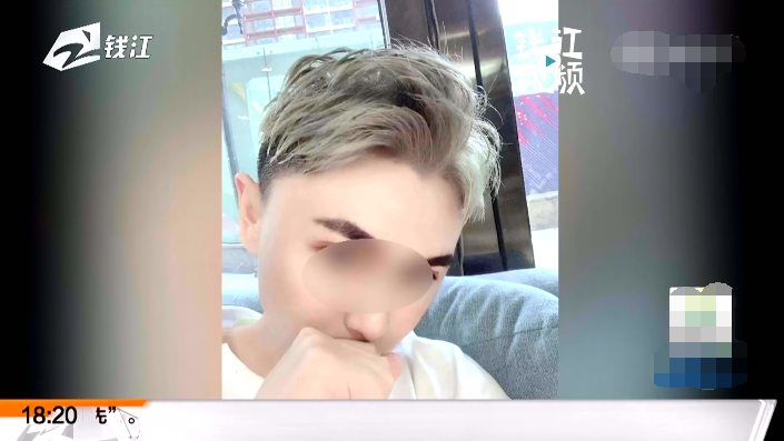 发型|小伙补发际线，一年后连后脑勺都秃了，去找店家维权，店家：有病就去看病！