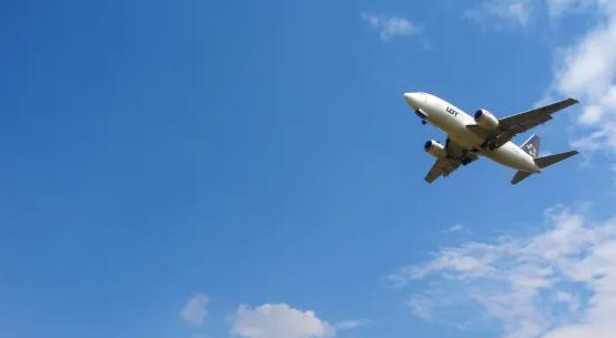 「」飞机为何一定要飞上1万米高空？都是血的教训，人类不能忘记！