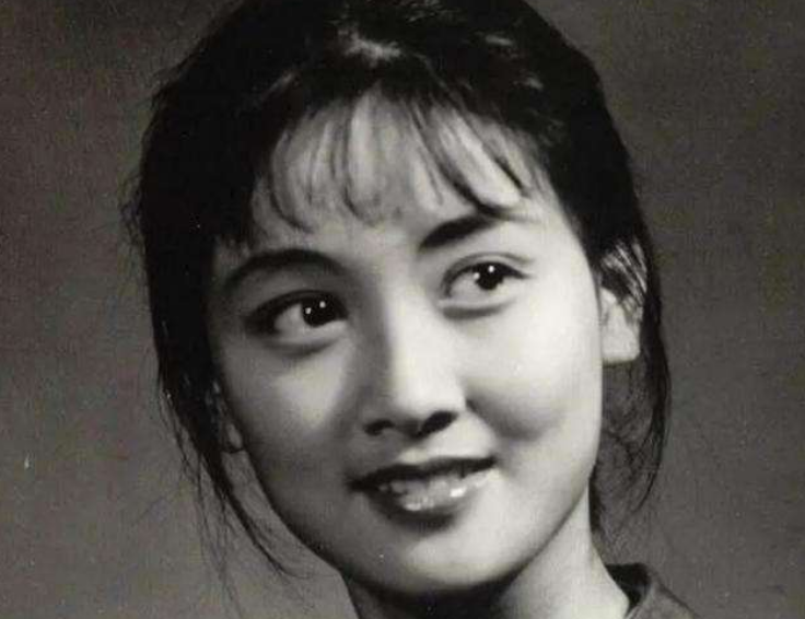 张国立|她曾是张国立的老婆，离婚31年仍孤身一人，儿子是她一生的痛