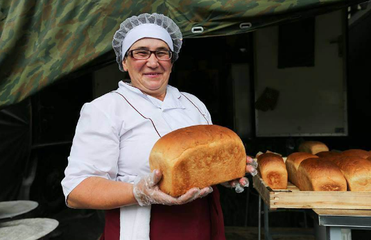 「面包」美国人吃面包，俄国人吃面包，中国人吃面包，差距不是一点点