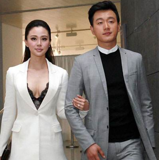 黄磊|看看佟大为三个孩子，再看黄磊三个孩子，才明白基因有多强大！