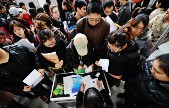 产品经理|35岁互联网产品经理，失业2月投简历石沉大海感叹：为生活只能去送快递