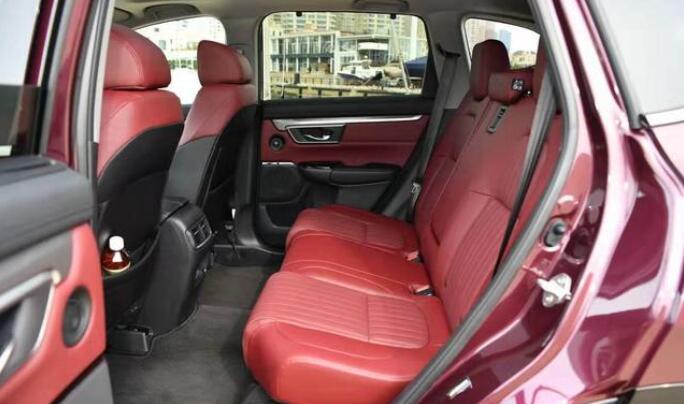 本田■又一款SUV成功了！颜值不输Q5L，油耗4.9L，月销1.7W成断货王