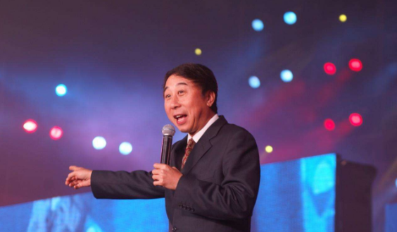 冯巩|春晚搭档老师冯巩走红，2年后沦为阶下囚，他到底经历了什么？