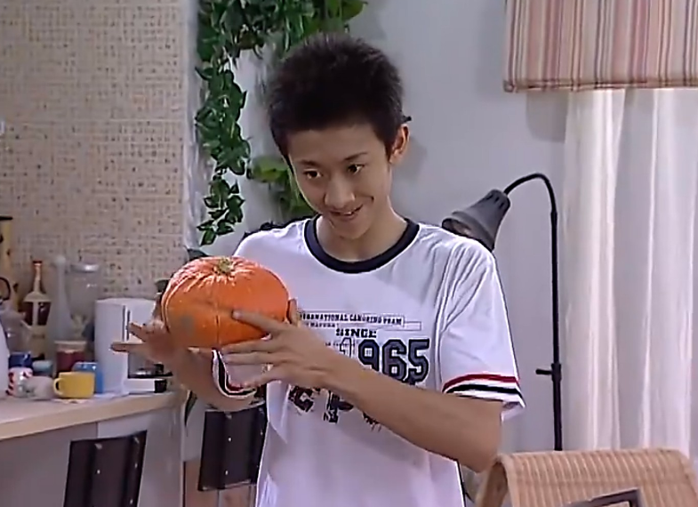 片场|身价上亿明星片场吃饭：张一山蹲垃圾堆，看刘德华才懂为啥这么红