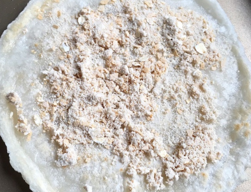 []特色小吃甜薄撑，每一口都是满满的馅料，香甜可口非常好吃