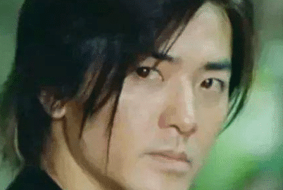 [郑伊健]被“封杀”的郑伊健52岁依旧没解封，得知他当年做的事，瞬间理解了！