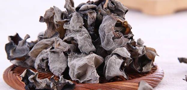 黑木耳@经常吃黑木耳，身体会有哪些改变医生：有几类人一口也不要吃