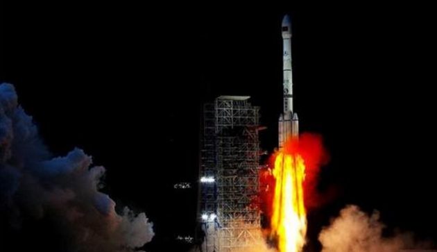 月球■月球背面有什么秘密?嫦娥四号发现巨大异物,重达218万亿吨!