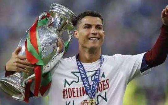 『本泽马』如果世界杯冠军和当届欧冠冠军打一场比赛,谁的胜算更大?