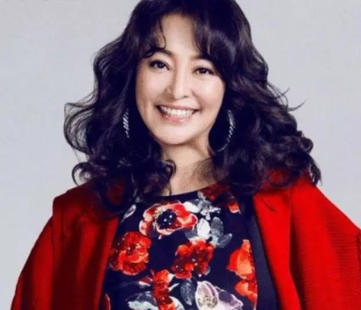 明星|誓死不嫁给中国人,三嫁老外皆被“退货”,如今带日本儿子回到国内捞金!
