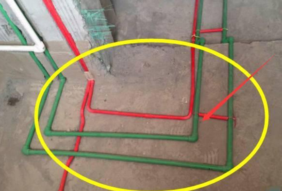 「」新房装修电线改的非常工整，但老电工说太危险了，又差点被工人坑惨！