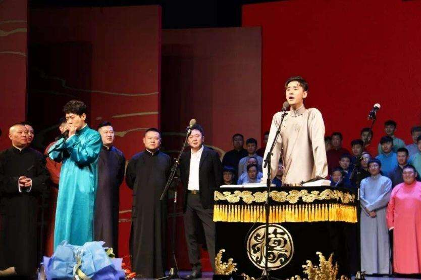 郭德纲|郭德纲力捧的弟子，因私生活高开低走，如今眼神颓废朝气不在！