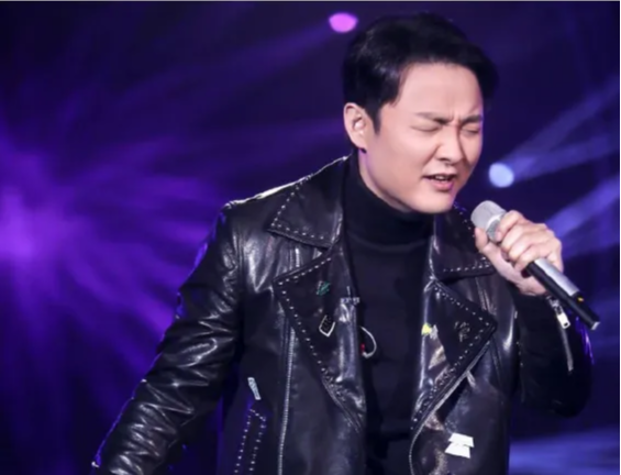歌手当打之年■他们4位都是冠军出身，结果在《歌手》受到的待遇，则是天差地别