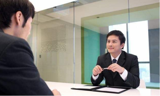 面试@员工随便投了个高级总监职位，结果面试通过后感叹：我这水平也能入职？