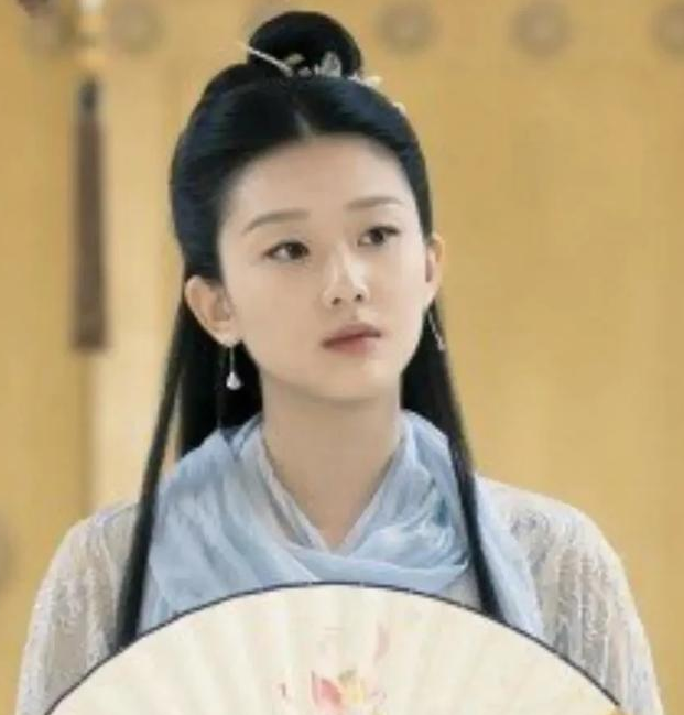 杨幂|杨幂旗下“5朵金花”，前4位都是越来越红，唯独她怎么捧都捧不红