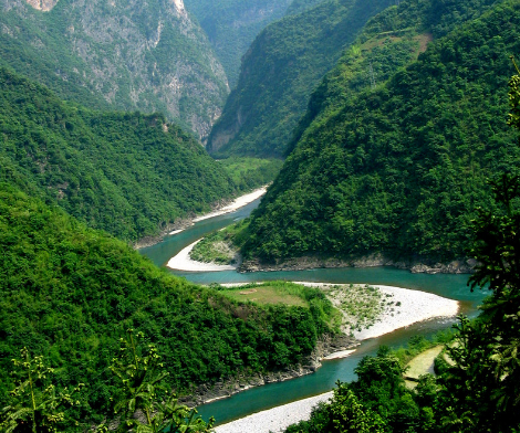 |故乡的河湾呀，那曾是我们的乐园，也是我今天常常怀念的地方。