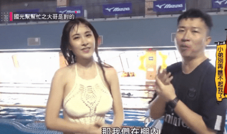 |“跳水”女嘉宾，10米高台一跃而下，出水瞬间“收视率”有了！