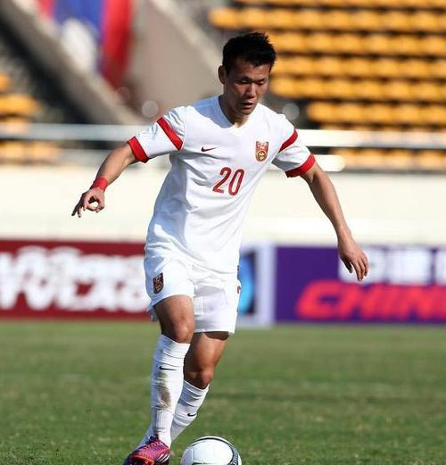 广州恒大|艰苦抉择离开恒大被证明确选择，现成球队绝对核心，还有贤惠女友