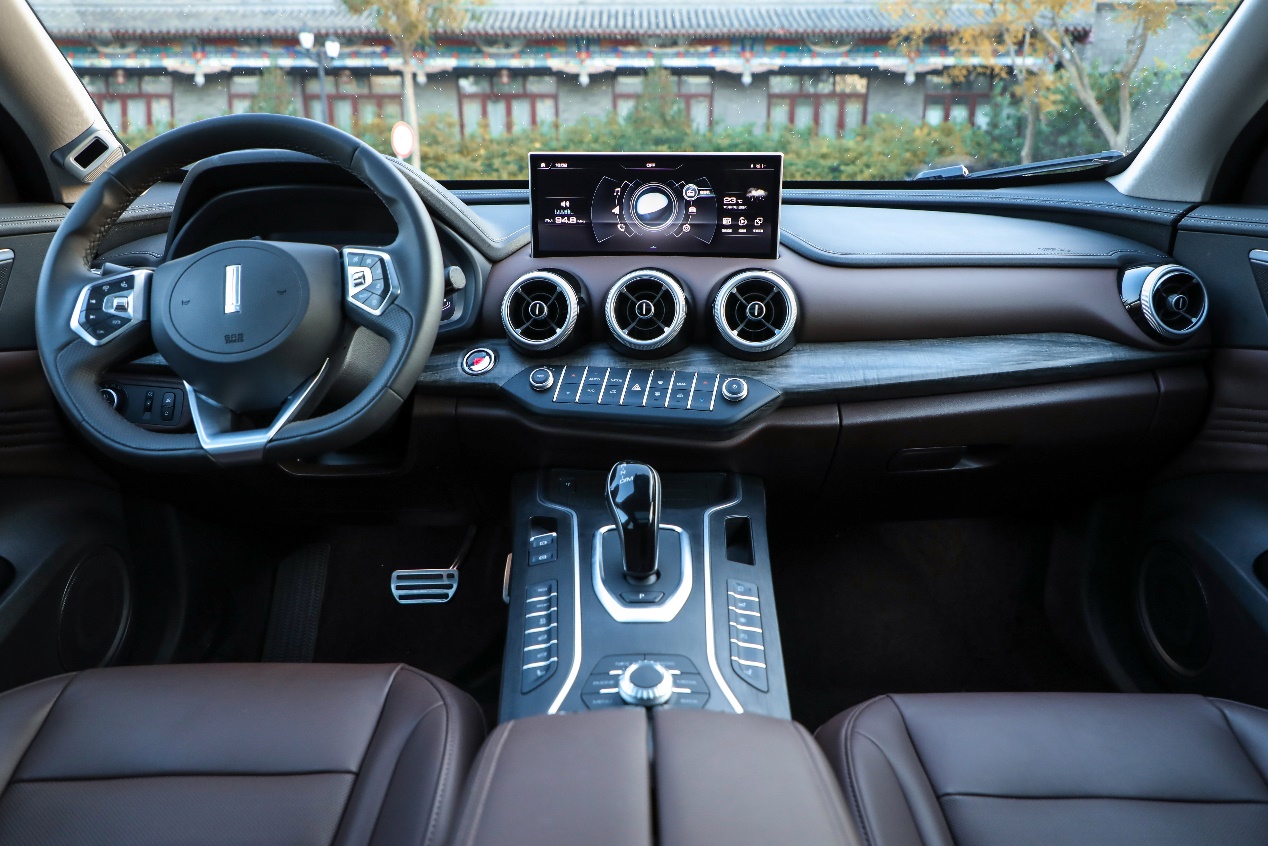 wey:WEY VV7怎么样?圣戈班、巴斯夫助力。网友:这才是豪华