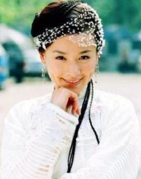 『电视剧』最“穷”剧组，没钱打金银钗，就给女演员撒上雪花，反成为了经典