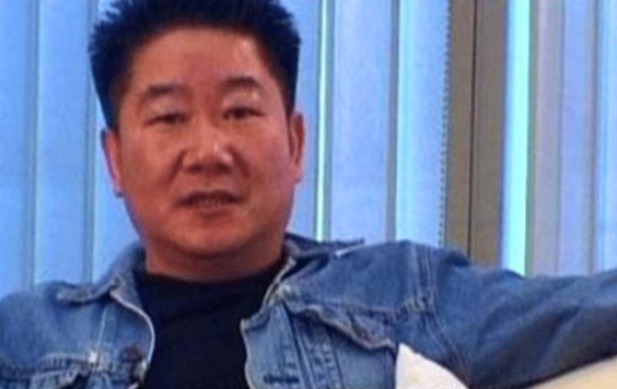 成龙|因拍电影与成龙不和，便拍了这部电影讽刺成龙，没想到还成了经典