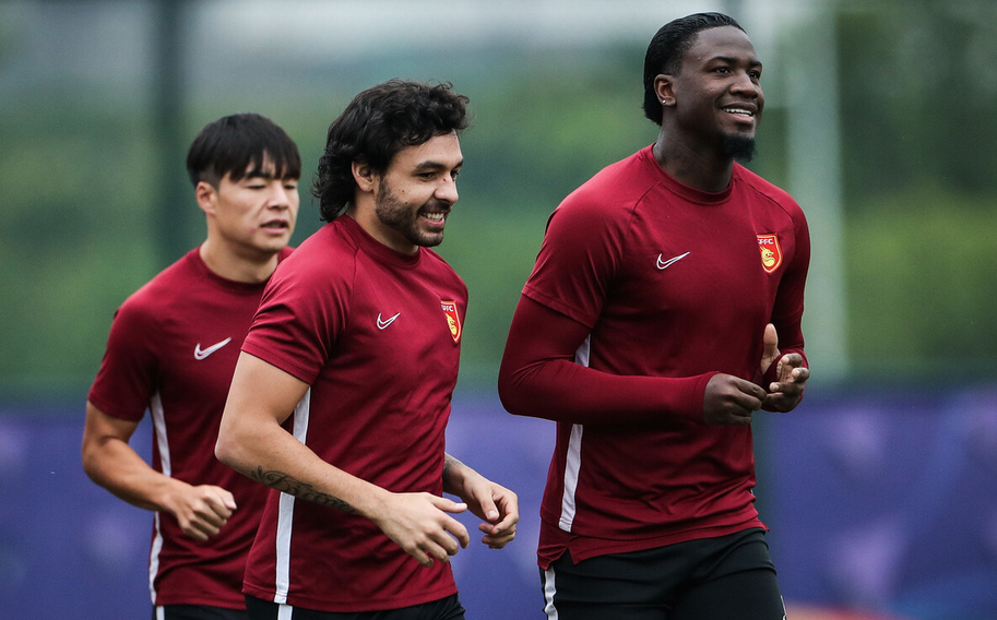 上海上港|亮一道绿灯！中超4亿巨星或已申请归化，3方重磅操作仅剩1大悬念