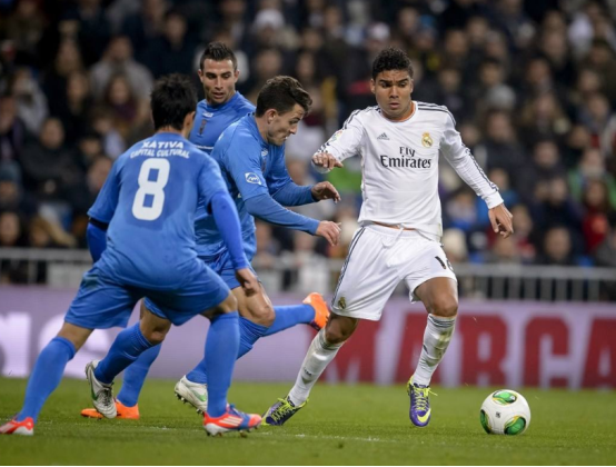 AC米兰：齐达内终于留住大将了，4倍年薪拿下绝佳球员，老将已然贫苦多时