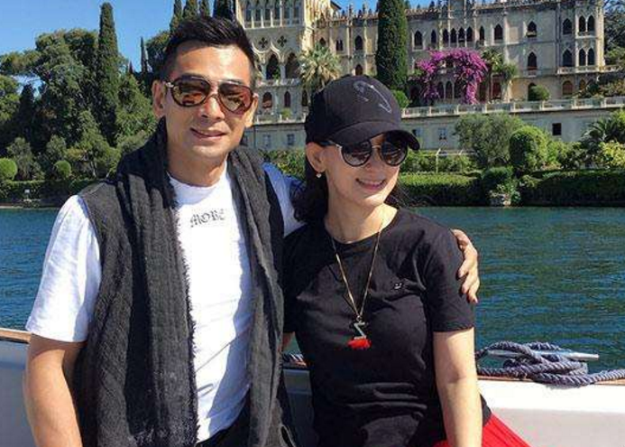 她嫁给了梅艳芳最爱的男人,8年连生3胎,40岁嫩如少女