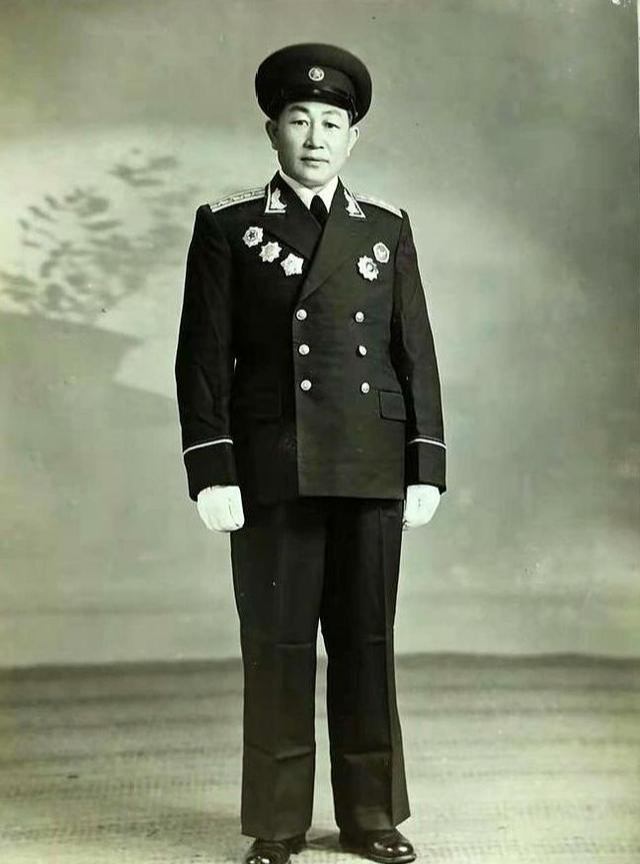 「中原突围」中原突围时皮定均麾下的三个团长是谁,最后被授予了什么军衔?