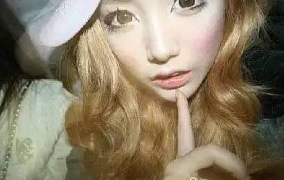 化妆品@韩国姑娘连续2年没卸妆，当她卸完妆后，众人都看傻眼了!