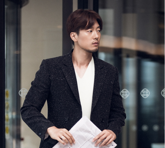 凌潇肃@怪不得凌潇肃妈妈从不露面,原来是我们熟悉的她,网友:这才叫深藏不漏!