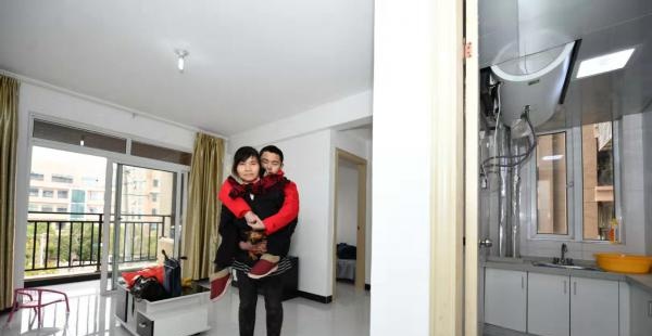 被宣告“倒数”的渐冻症男孩挺过了2019年,爱心人士为母子找到公租房