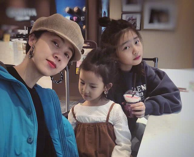 赵薇|都在夸黄磊女儿长得美，看到赵薇女儿后，才懂什么叫“倾国倾城”