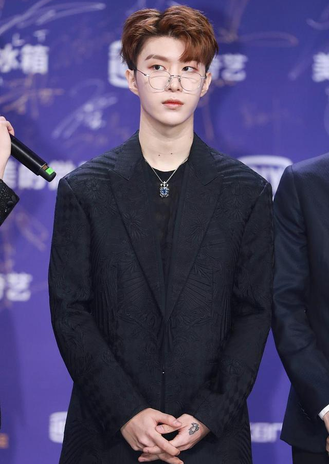 吴宇森▲娱乐你问我答之：范丞丞为什么资源还这么好？迪丽热巴恋爱过吗？