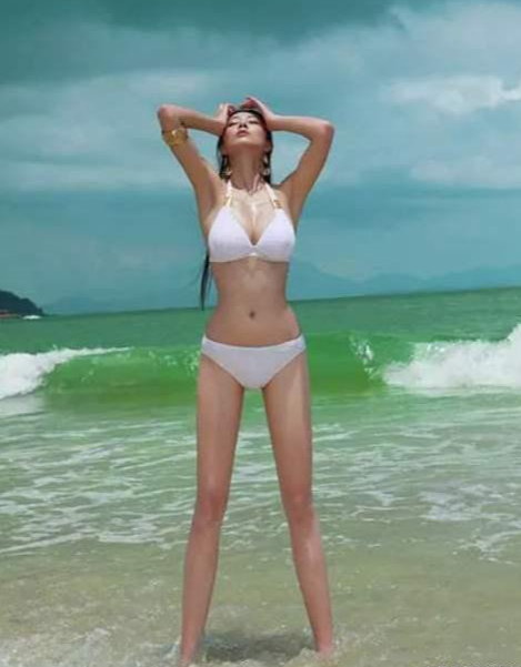 艾尚真@她是“中国第一黄金身材”, 高颜值美到犯规, 今33岁一样美