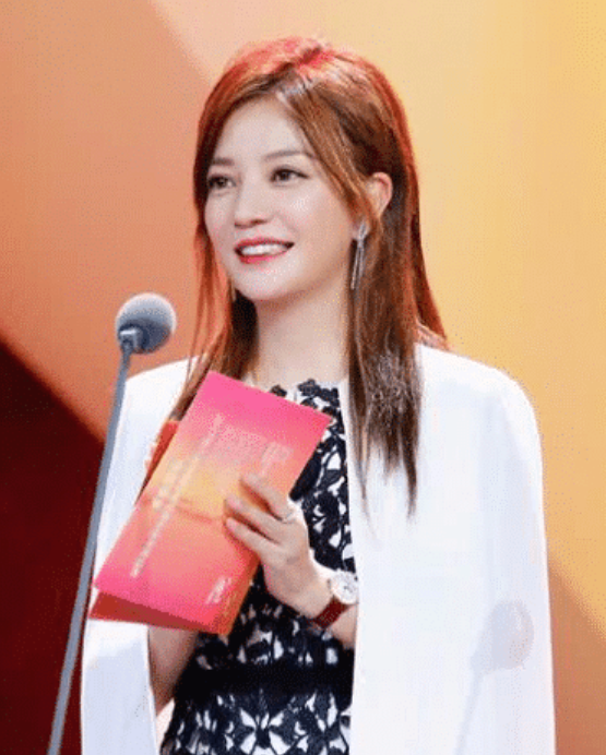 赵薇|当42岁金喜善撞上43岁赵薇，网友：玻尿酸强撑的脸和天然脸一目了然