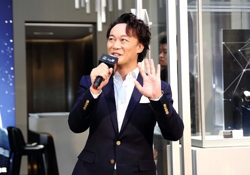 『张学友』梅艳芳视他为天才，张学友钦点他做接班人，他是香港乐坛最后一块遮羞布？