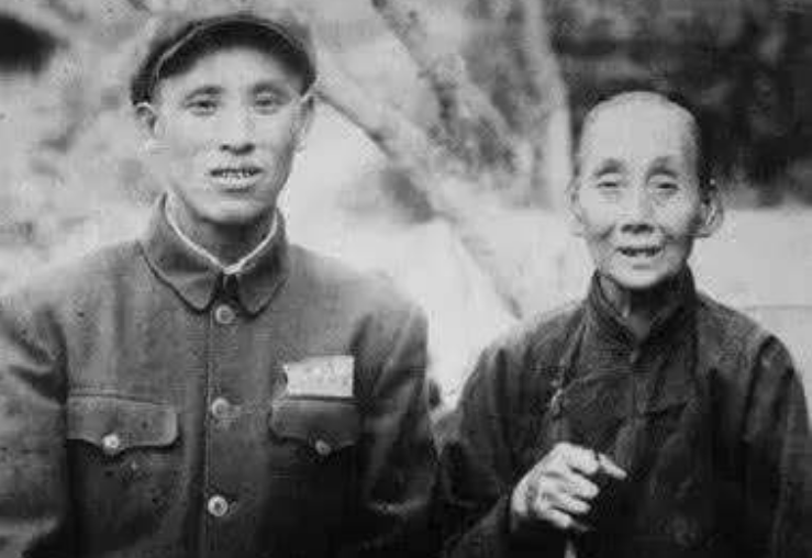 朝鲜战争|朝鲜战场上被俘最高级别将领，回国就被开除军籍，后结局令人唏嘘