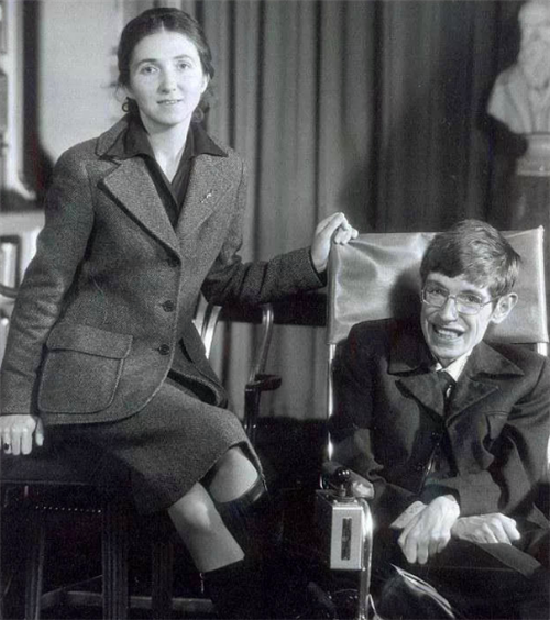 「霍金」霍金21岁瘫痪,婚后却育有3个子女,那孩子怎么来的?他这样解释