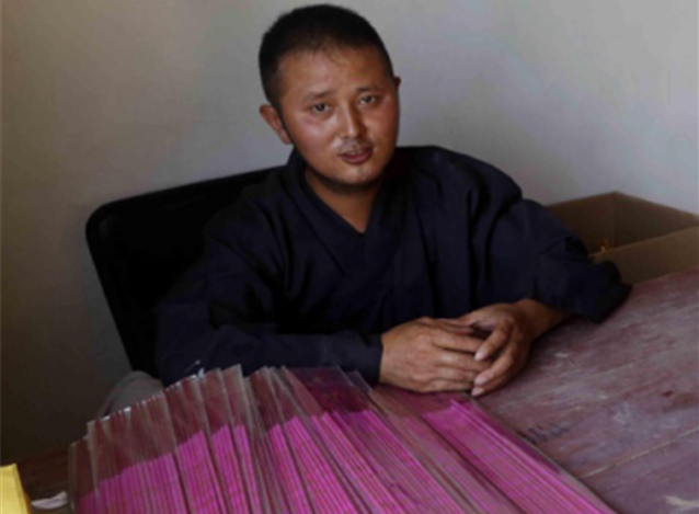 颜夕趣史|80后独守深山庙宇，靠着香火钱维持生活，有时一个月仅有40元