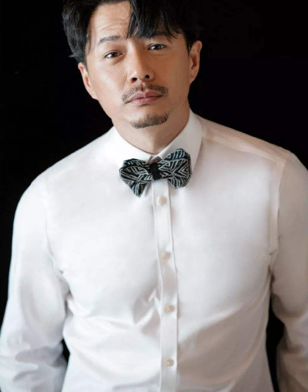 段奕宏|段奕宏结婚9年零绯闻，看到他妻子的照片后，原来我们都认识