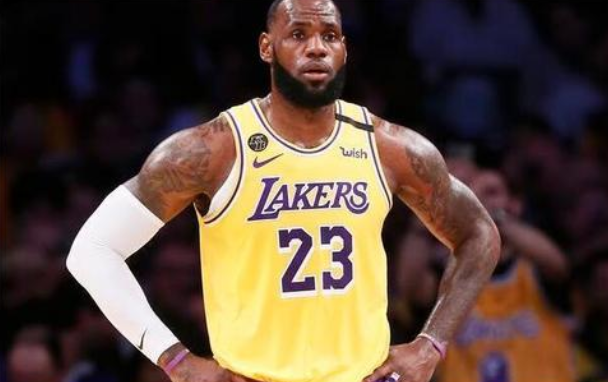 沙奎尔·奥尼尔■奥尼尔和勒布朗同时选秀，谁会是状元？皮蓬：选一万次也是他！