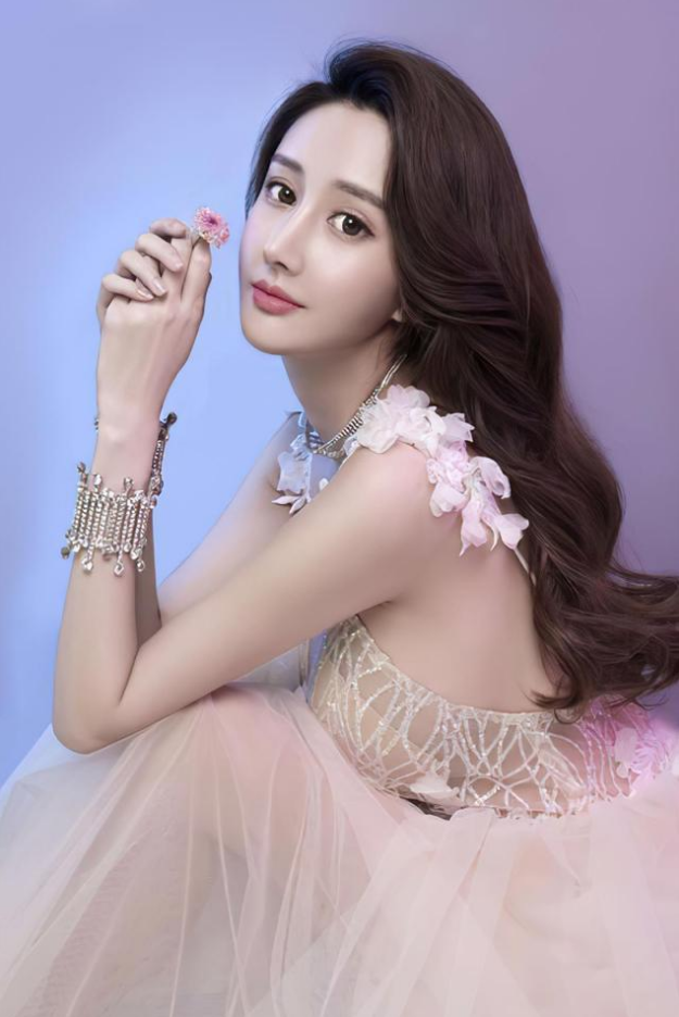 娱乐圈|出道十多年,从“演员”沦落到“网红”,被称为娱乐圈最惨女艺人!