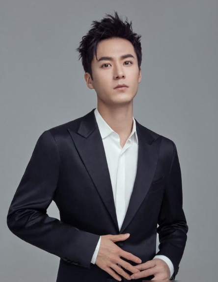 「赵丽颖」他被林心如“坑了”七年，低谷时被赵丽颖拉了一把，今却早就片约不断！