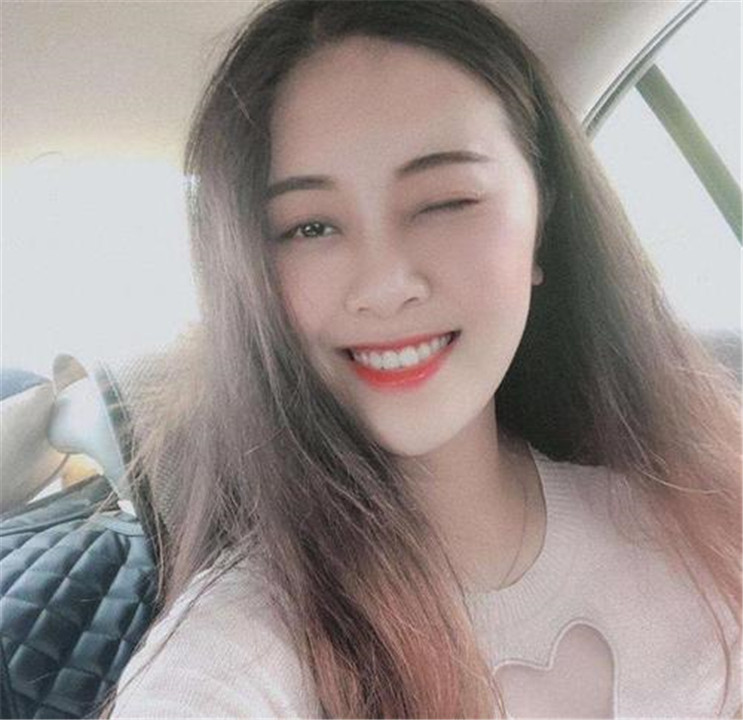 |48岁“最美”奶奶火了,被误当妙龄少女,网友激动了:娃缺爷爷吗