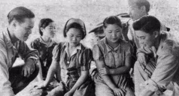 『老照片』老照片:日寇灭绝人性给女性注射药剂,女子哭成泪人