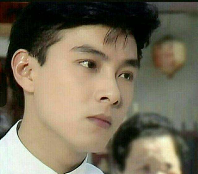 张卫健@19岁的张卫健到底有多帅？你们自己看吧，我形容不出来