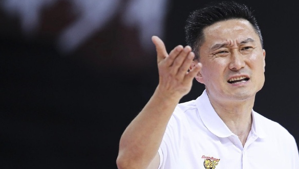 广东男篮|赢球靠外援?杜锋给出最强硬回应,22岁核心末节比阿联还要给力!